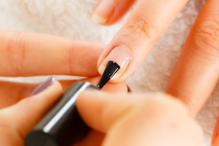 Top coat : quand et comment l'utiliser ? Top coat : quand et comment l'utiliser ?