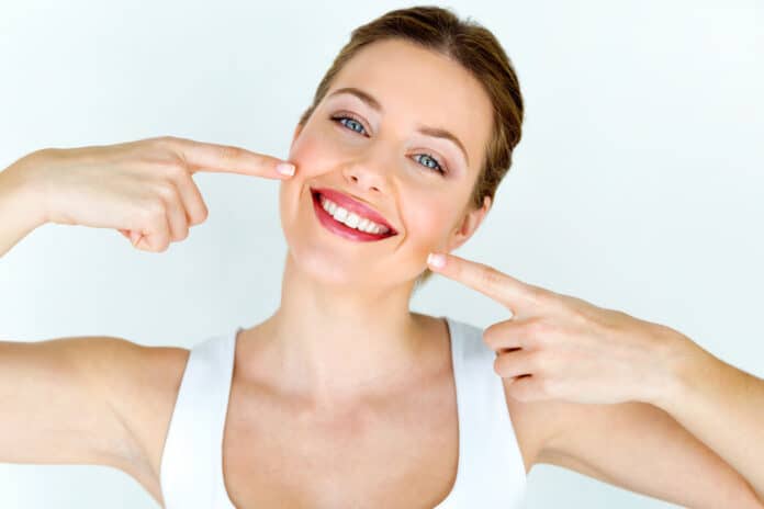 Zoom sur le Hollywood Smile, la nouvelle tendance de la dentisterie esthétique Zoom sur le Hollywood Smile, la nouvelle tendance de la dentisterie esthétique