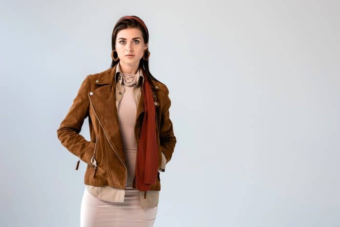 daim-lavage-2 femme porte veste daim