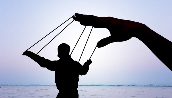 Manipulateur qui nous prend pour des marionnettes